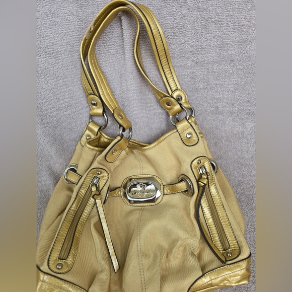 Kathy Van Zeeland - Picture 2 of 4